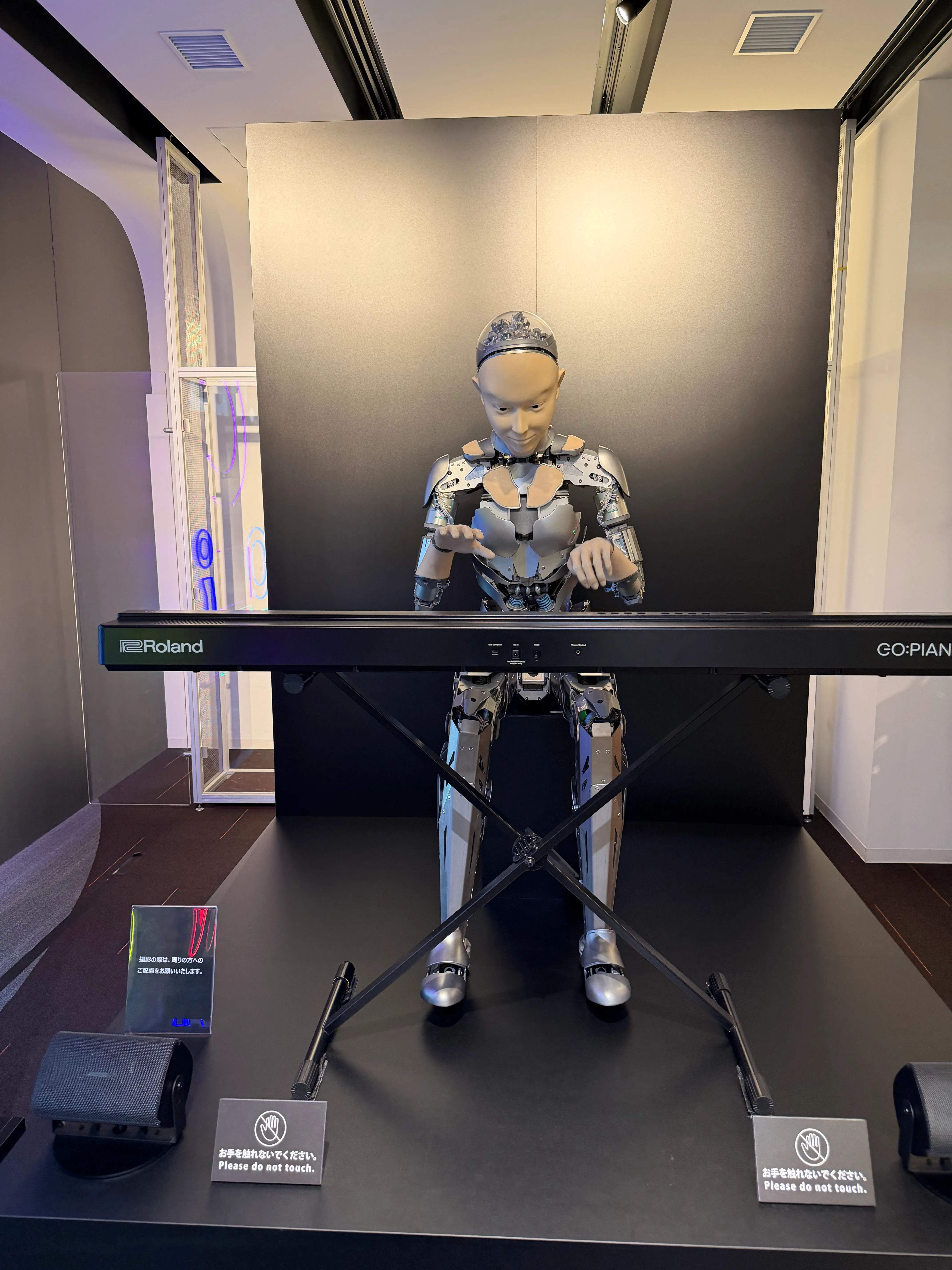 Photo of a robot exhibit in Knowledge Capital