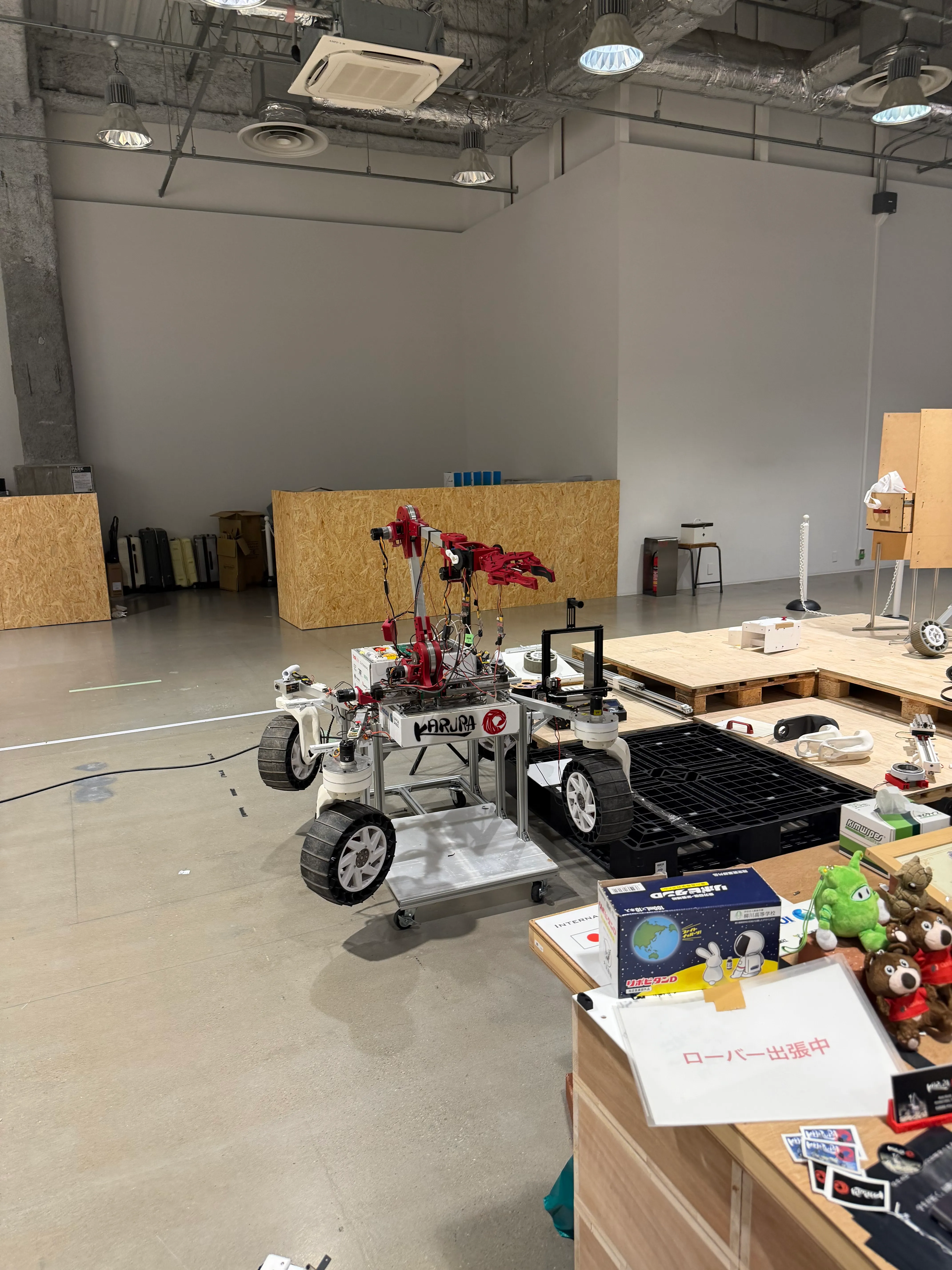 Photo of a rover in the hardware development lab at TIB